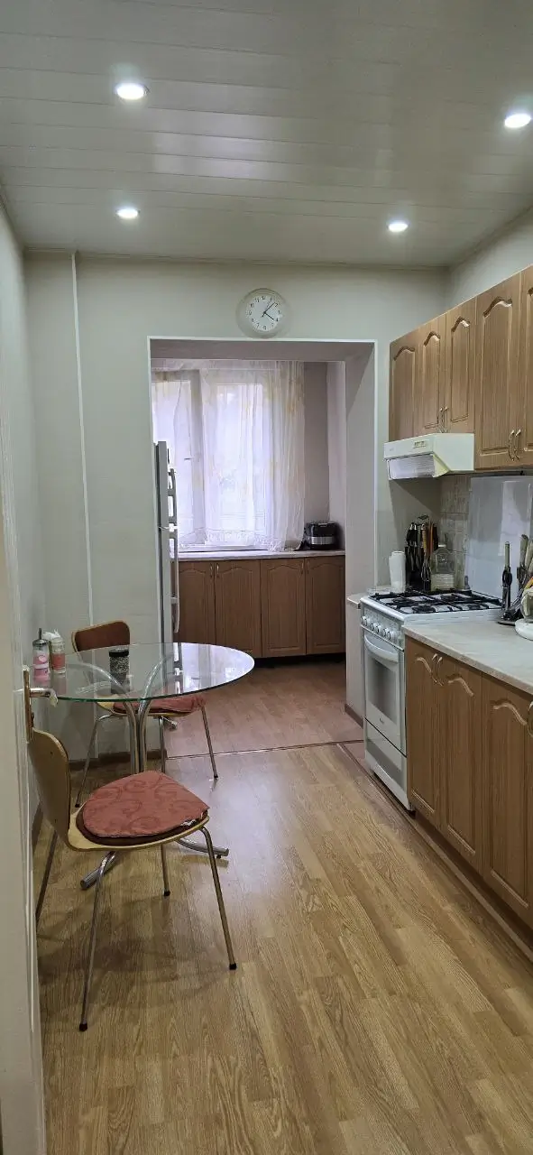 Продается 2-комнатная квартира − 60 м²