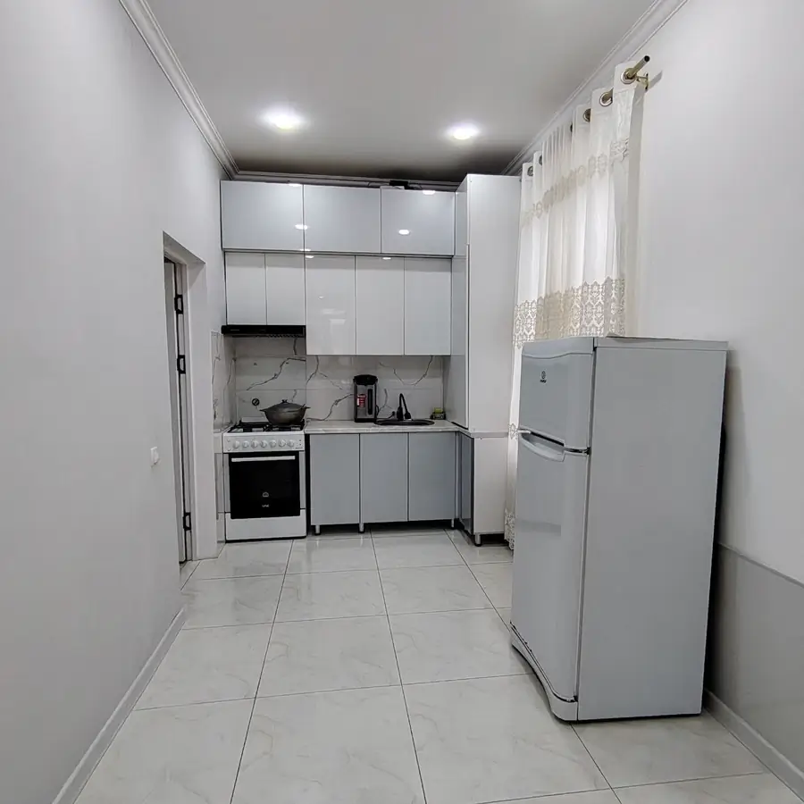 3 xonali kvartira sotiladi − 82 m²
