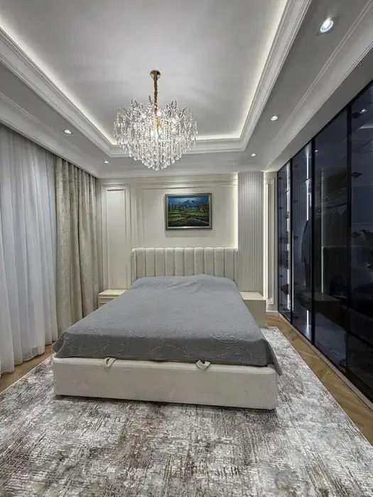 3 qavatli uy sotiladi − 200 m²