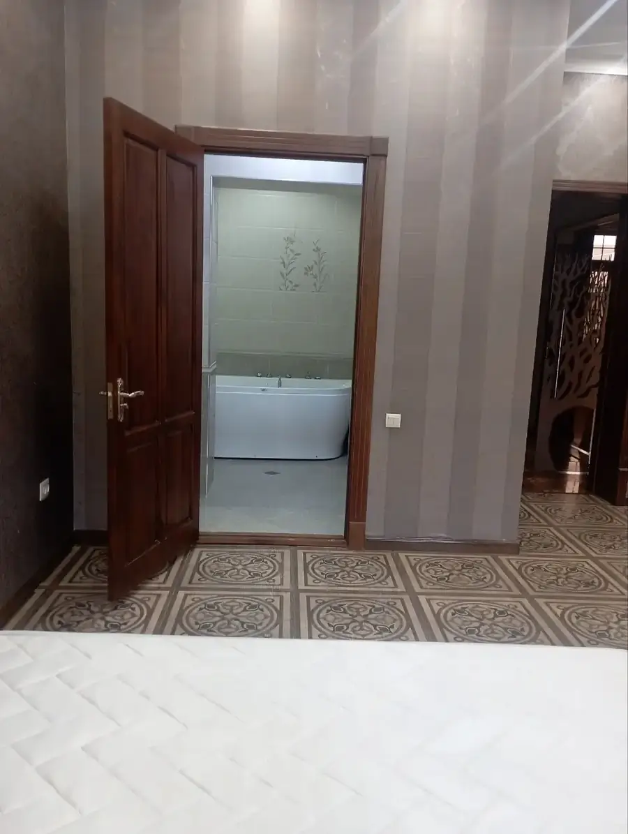 3 qavatli uy sotiladi − 1200 m²