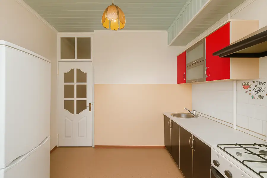 4 xonali kvartira sotiladi − 92 m²