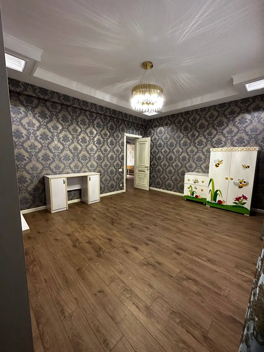 3 qavatli uy sotiladi − 450 m²