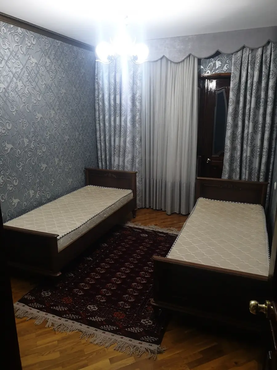 Продается 4-комнатная квартира − 156 м²