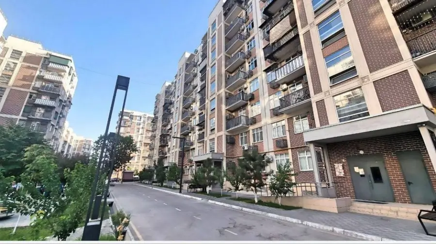 3 xonali kvartira sotiladi − 75 m²
