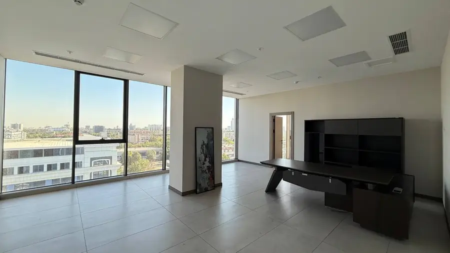 Ijaraga ofis − 580 m²