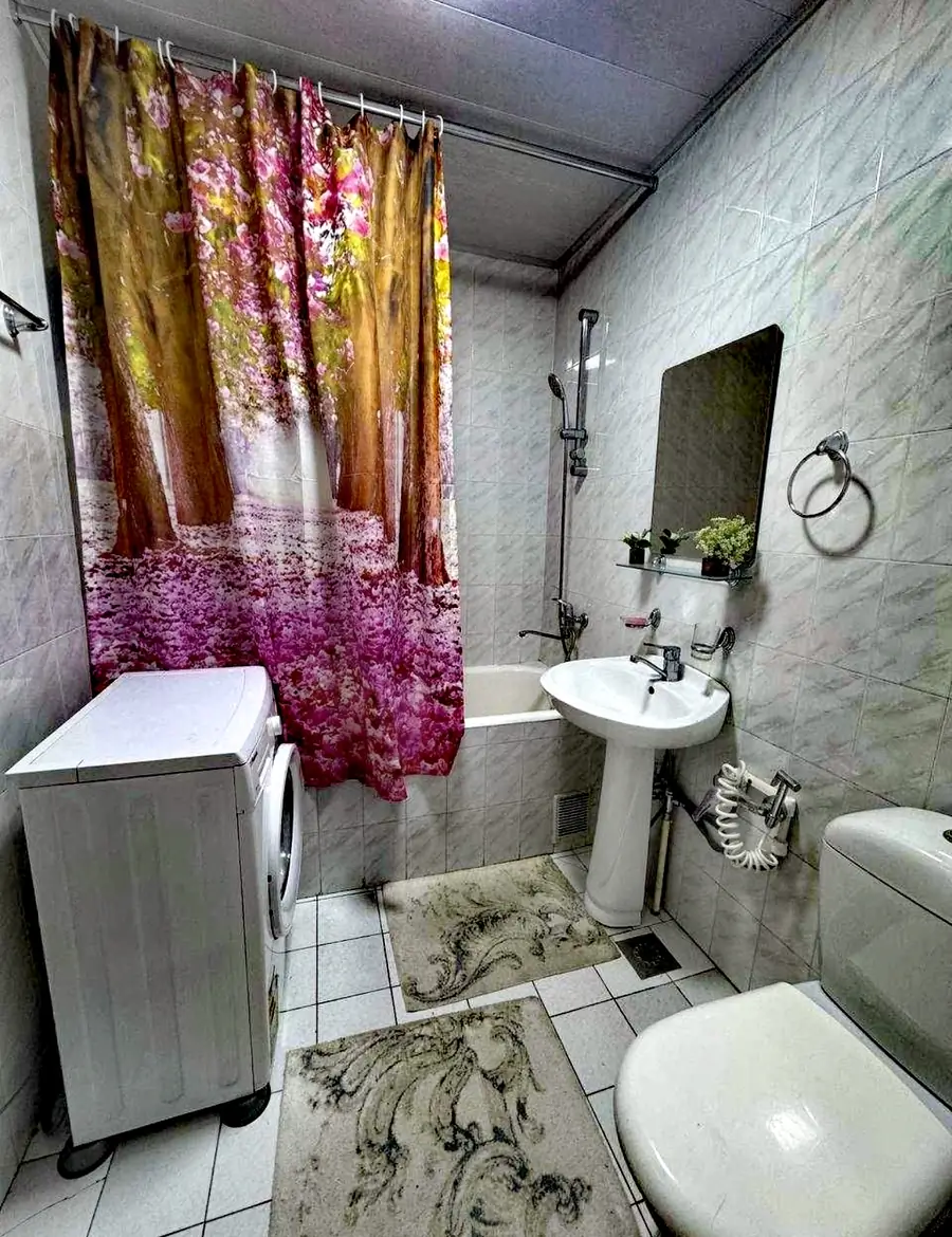 4 xonali kvartira sotiladi − 103 m²