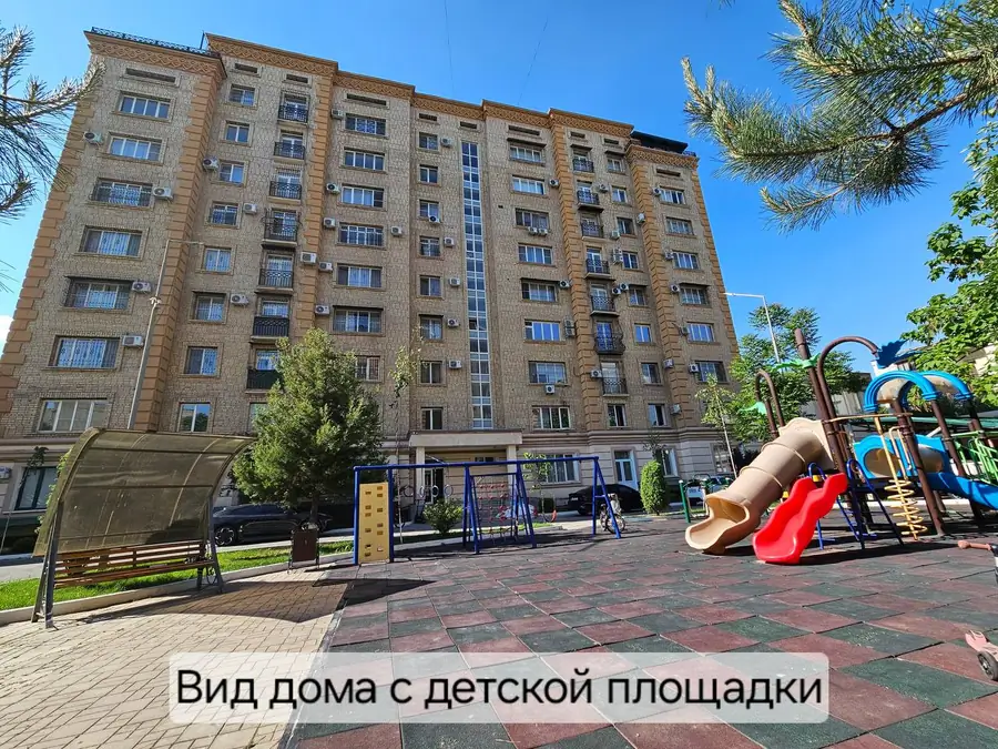 Продается 4-комнатная квартира − 216 м²