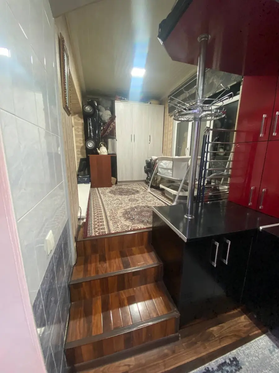 4 xonali kvartira sotiladi − 92 m²