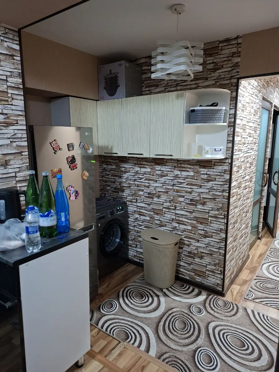 3 xonali kvartira sotiladi − 66 m²