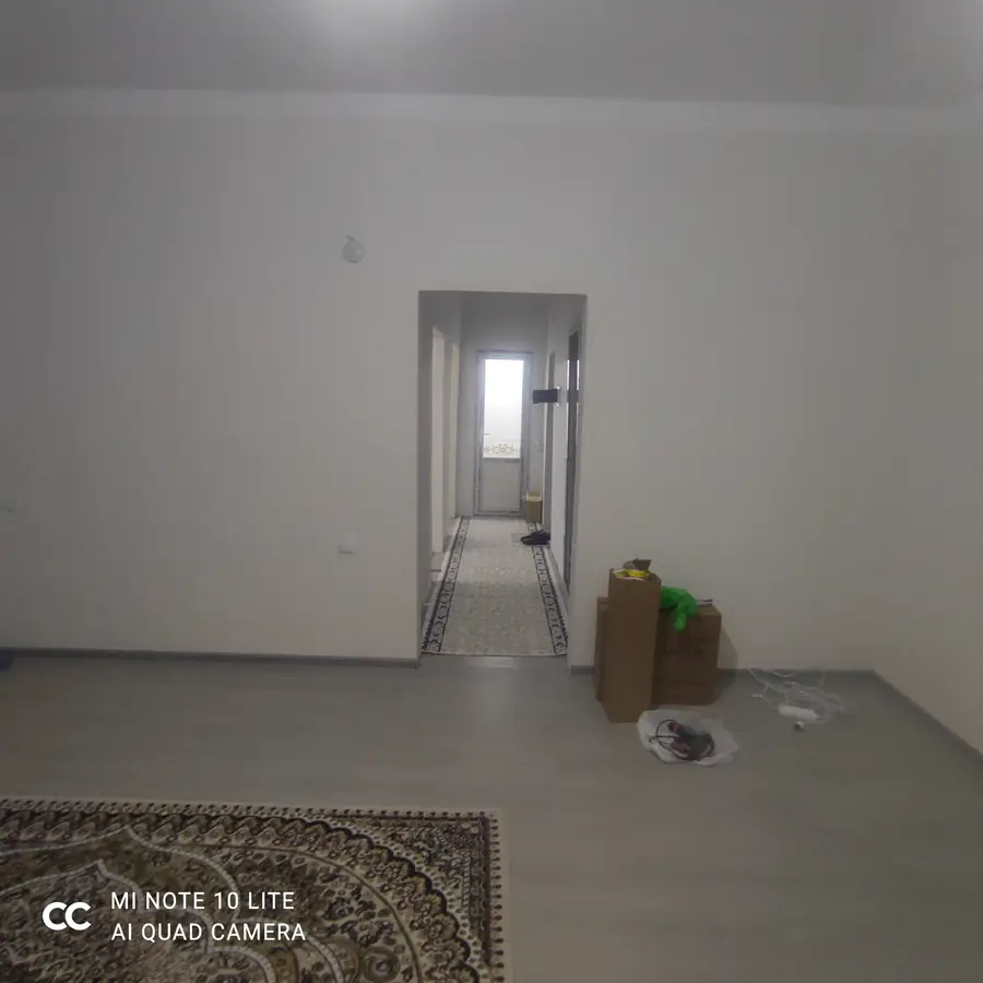 2 xonali kvartira sotiladi − 52.6 m²