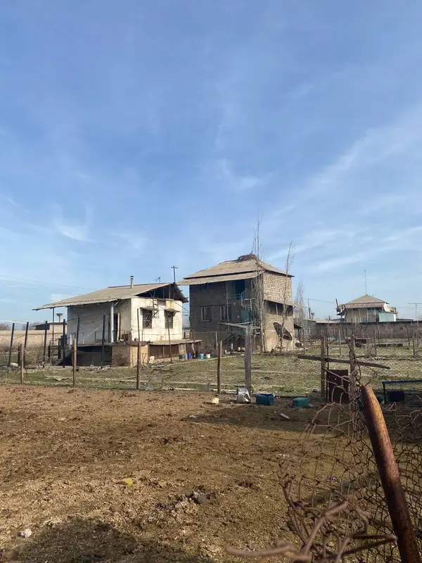 2 qavatli uy − 600 m², 25 sot. 