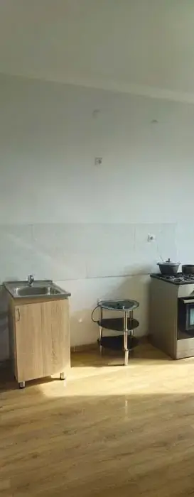 4 xonali kvartira sotiladi − 120 m²