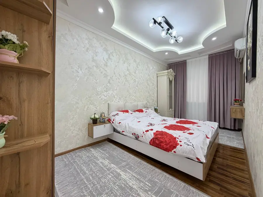 4 xonali kvartira sotiladi − 76 m²