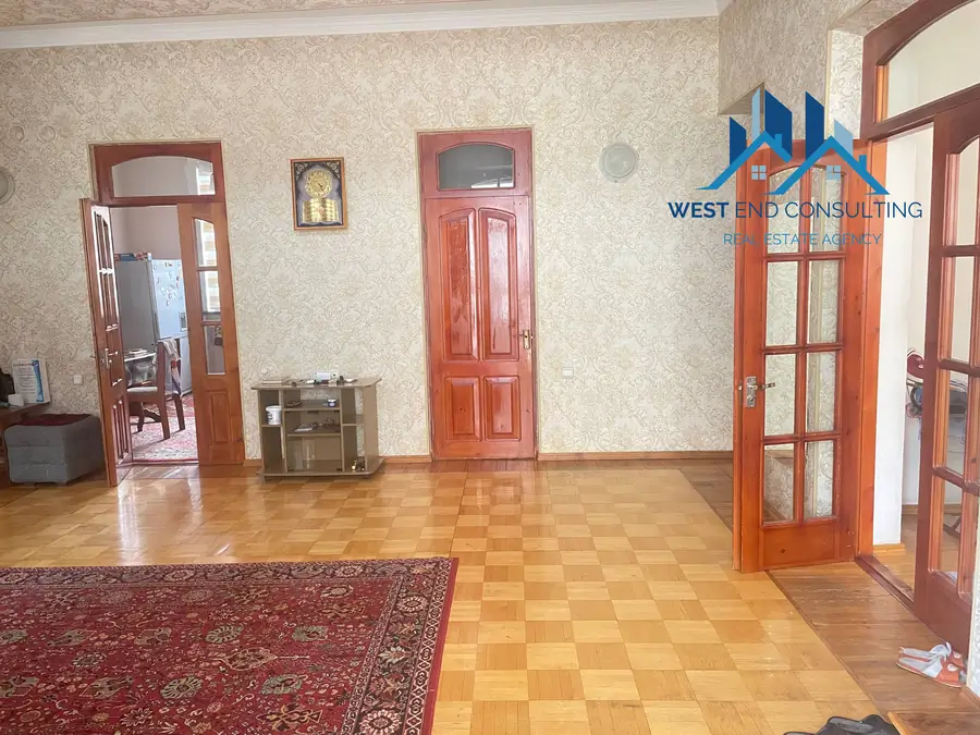 Ijaraga 2 qavatli uy − 370 m²