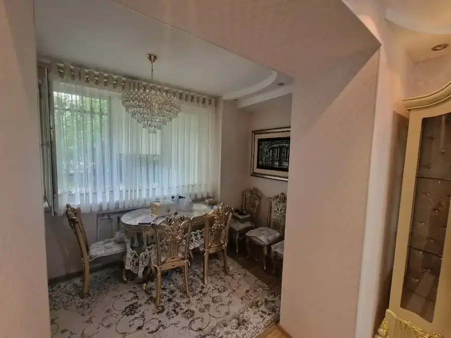 3 xonali kvartira sotiladi − 79 m²