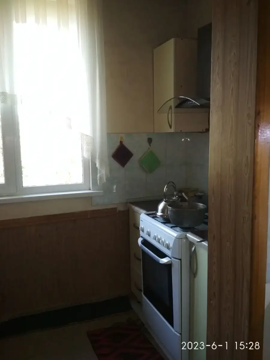 Продается 4-комнатная квартира − 81 м²