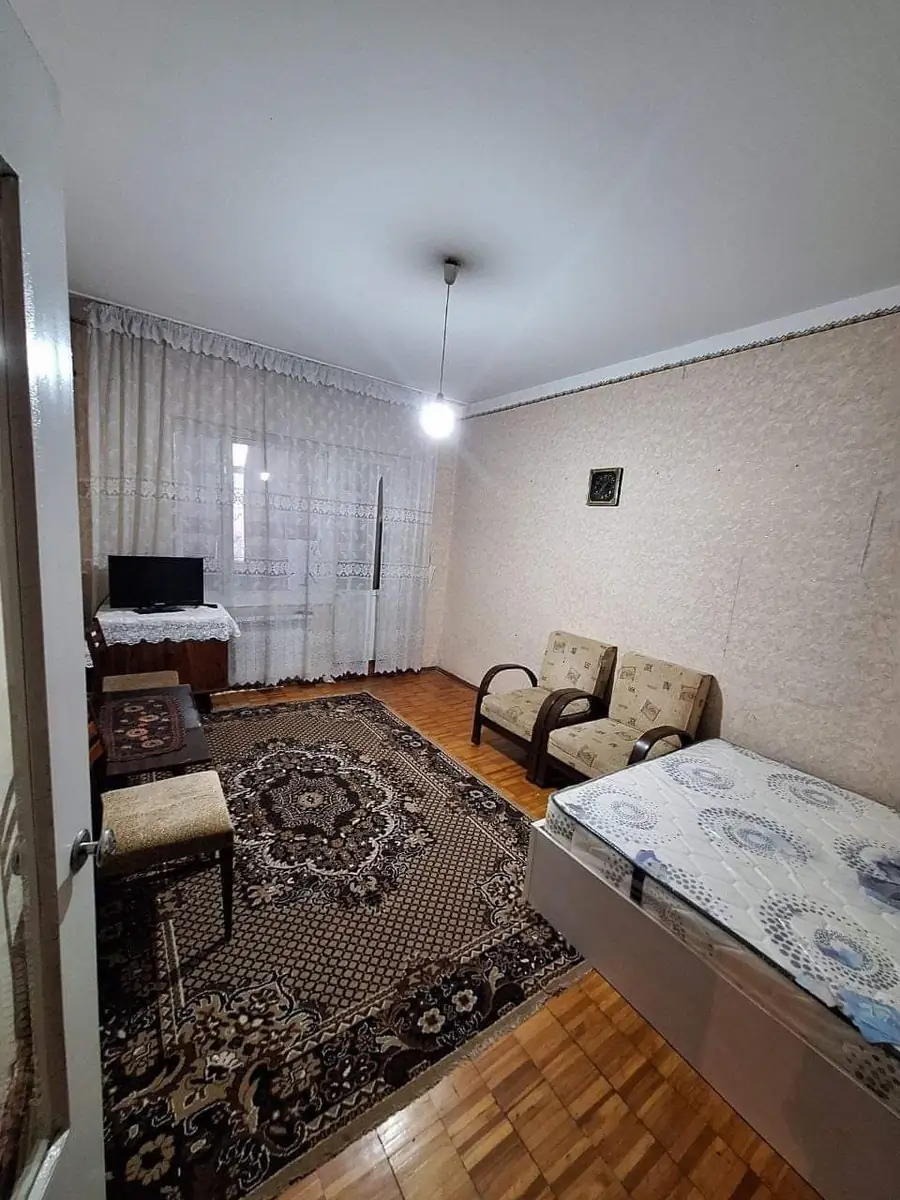 Продается 1-комнатная квартира − 39 м²