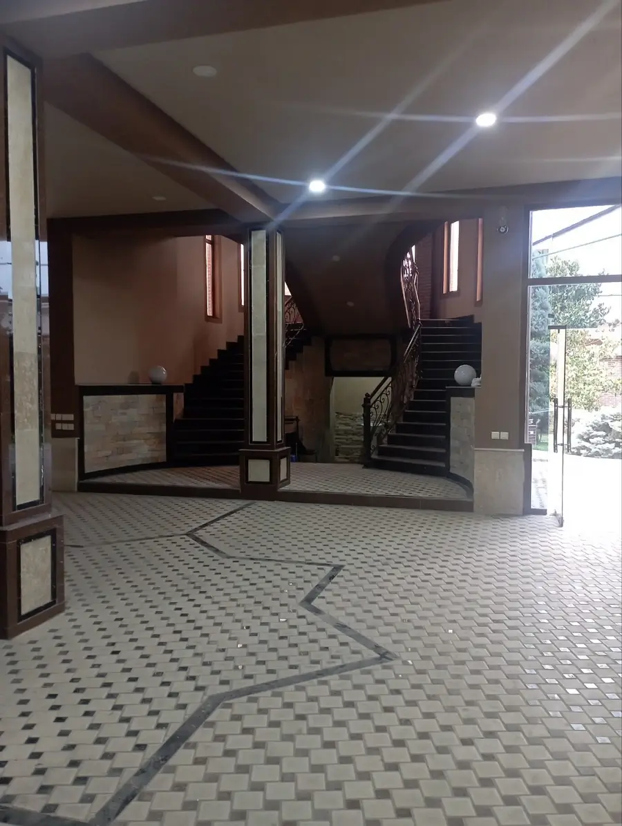 Ijaraga ofis − 1200 m²
