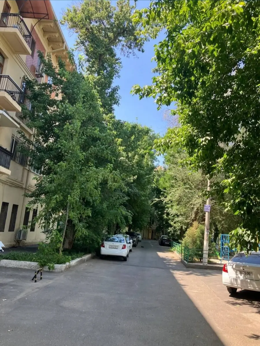 Продается 2-комнатная квартира − 63 м²