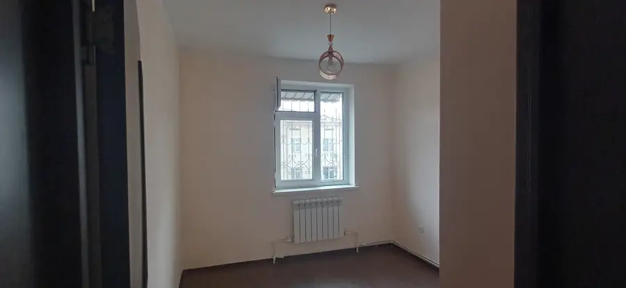 3 xonali kvartira sotiladi − 65 m²