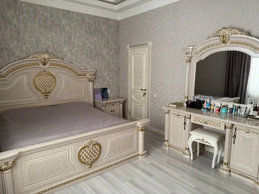 3 xonali kvartira sotiladi − 116 m²