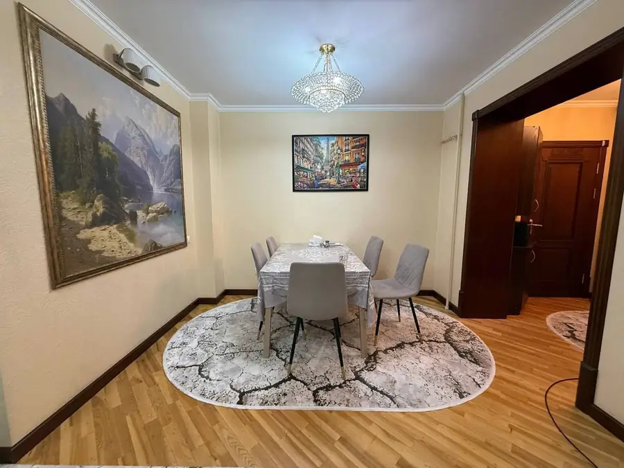 Продается 4-комнатная квартира − 80 м²