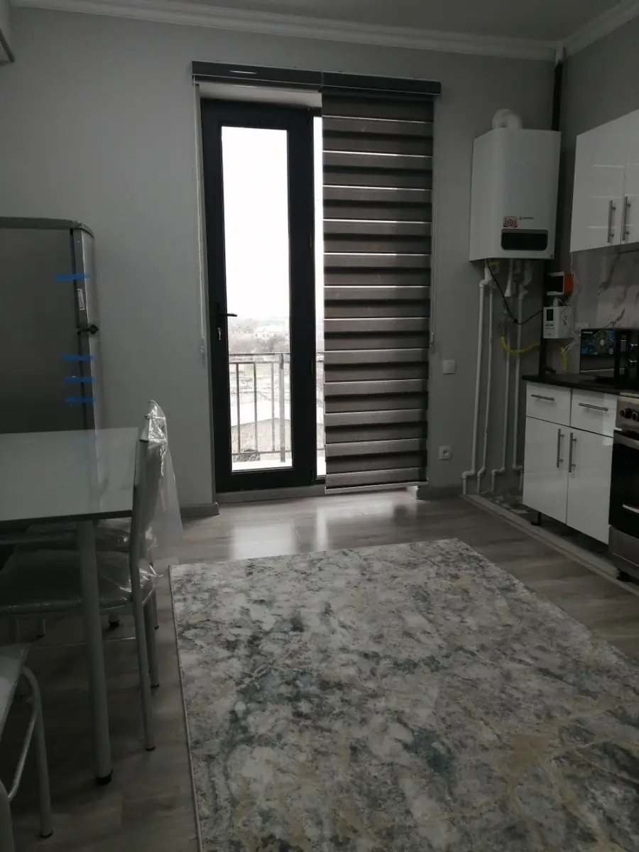 Сдается 2-комнатная квартира − 58 м²