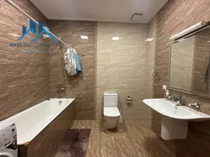 Сдается 3-комнатная квартира − 160 м²