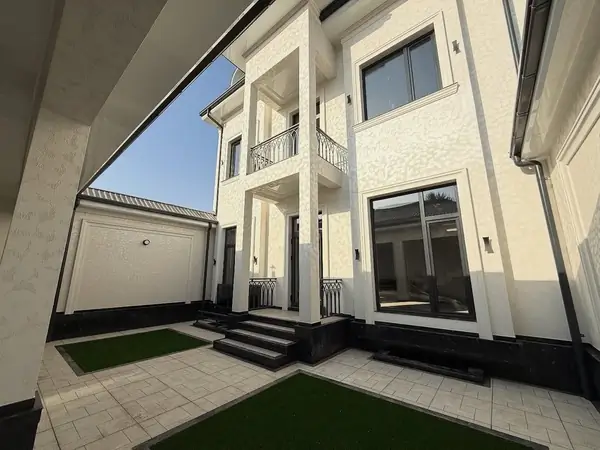 3-этажный дом − 400 м², 1.7 сот.