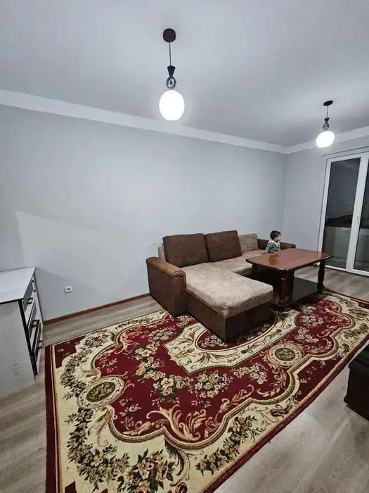 Сдается 2-комнатная квартира − 60 м²