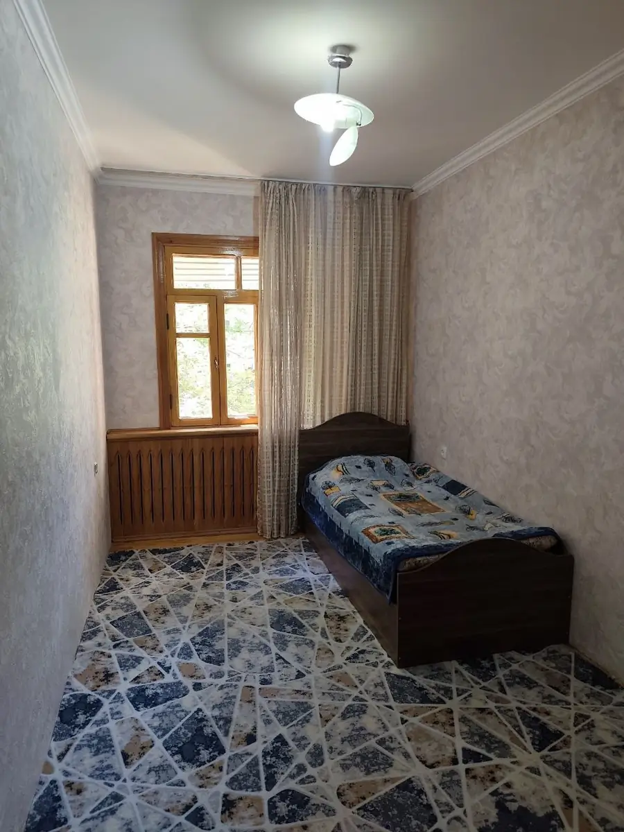 3 xonali kvartira sotiladi − 68 m²