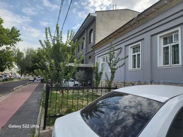 100% в 3-этажном доме − 930 м², 9.3 сот.
