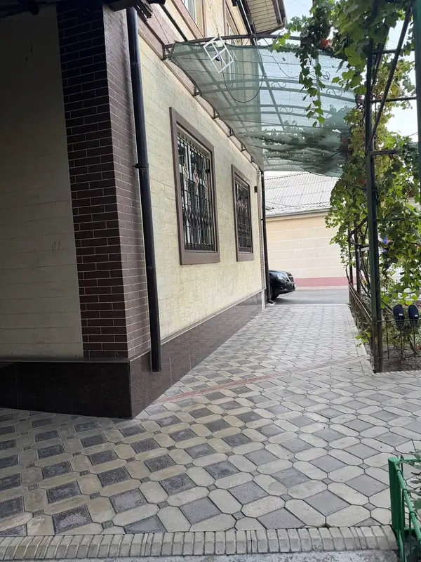 3 xonali kvartira − 82 m², 1/3 qavat