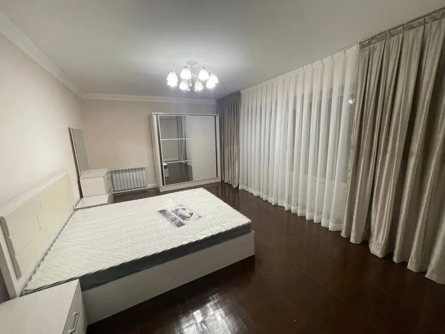 Ijaraga 3 xonali kvartira − 110 m²