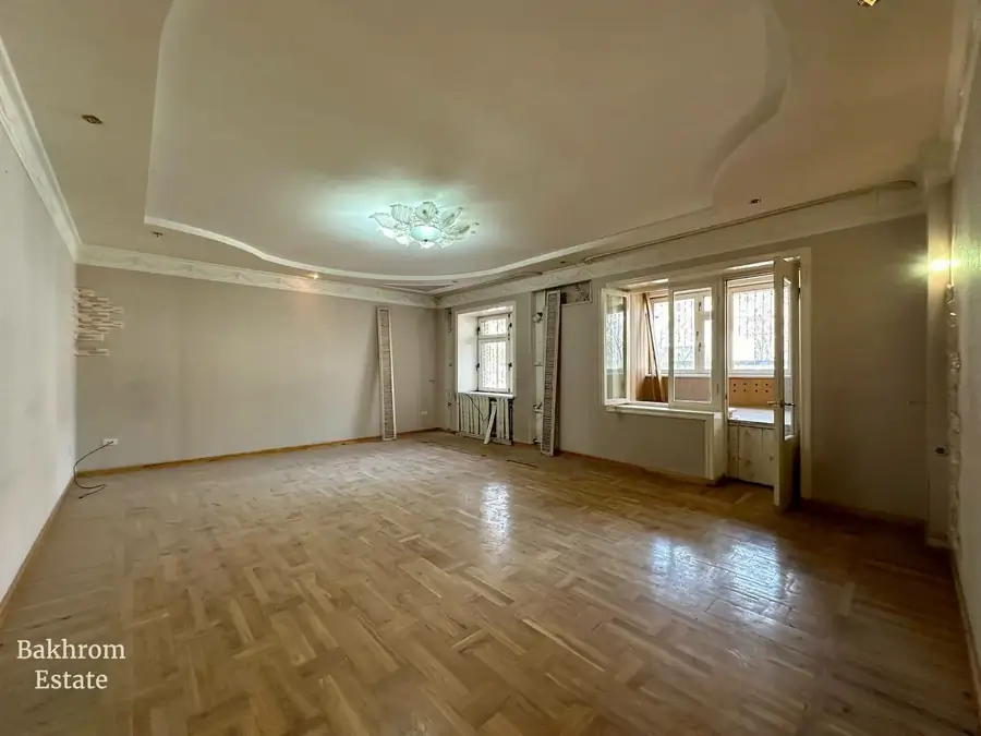 4 xonali kvartira sotiladi − 127 m²