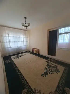 1 xonali kvartira sotiladi − 42 m²
