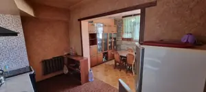 3 xonali kvartira sotiladi − 100 m²