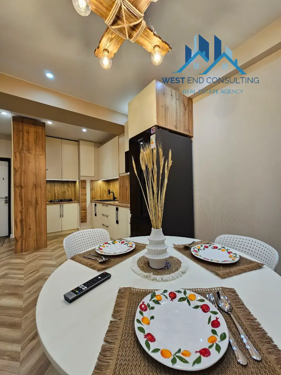 Продается 2-комнатная квартира − 53 м²