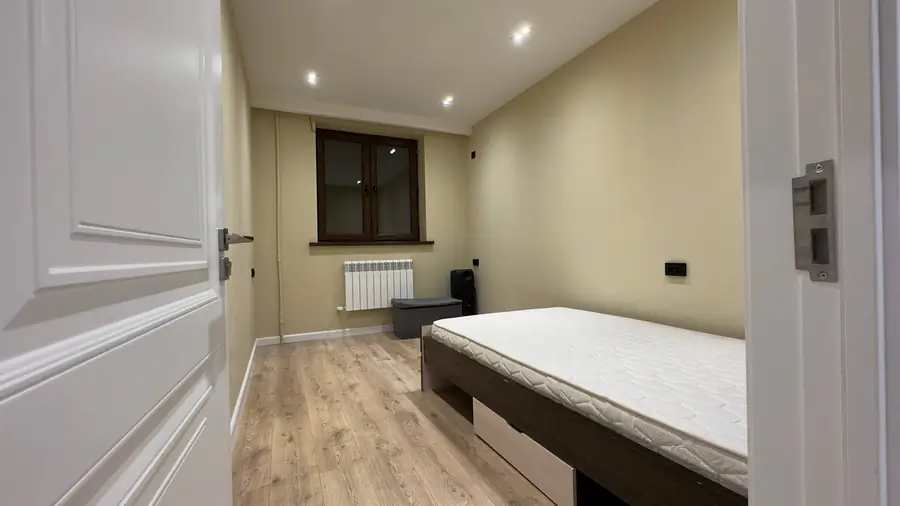 3 xonali kvartira sotiladi − 65 m²
