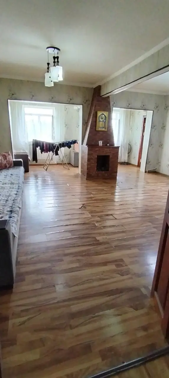 4 xonali kvartira sotiladi − 110 m²
