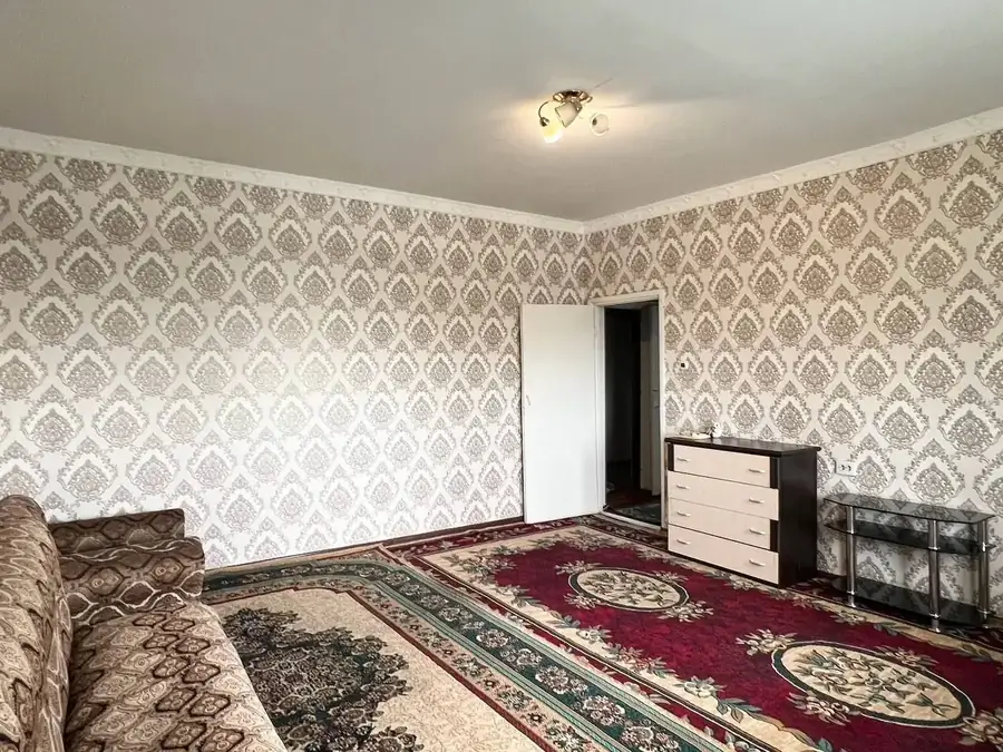 Продается 1-комнатная квартира − 41 м²