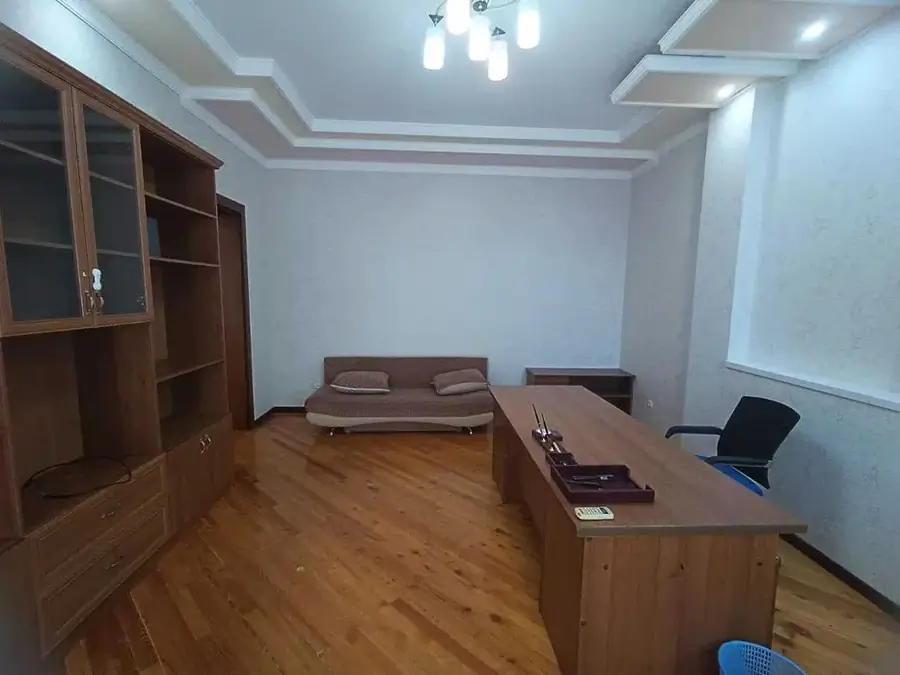 Ijaraga 3 qavatli uy − 380 m²