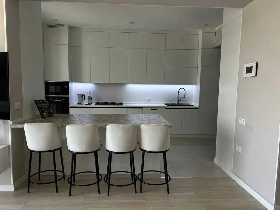 3 xonali kvartira sotiladi − 119 m²