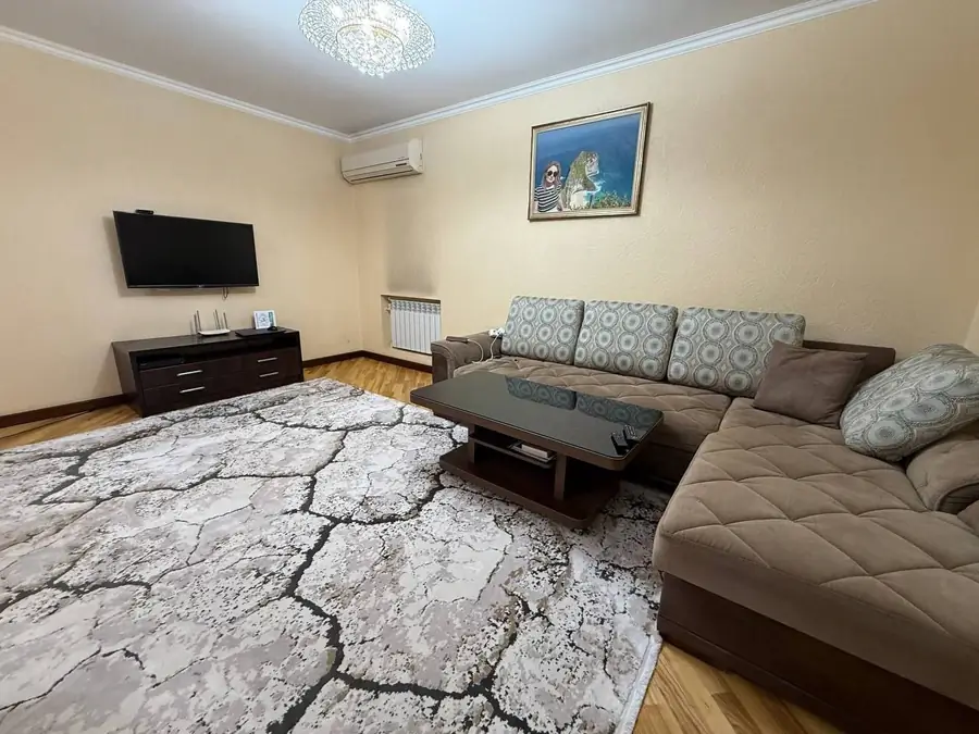 Продается 4-комнатная квартира − 80 м²