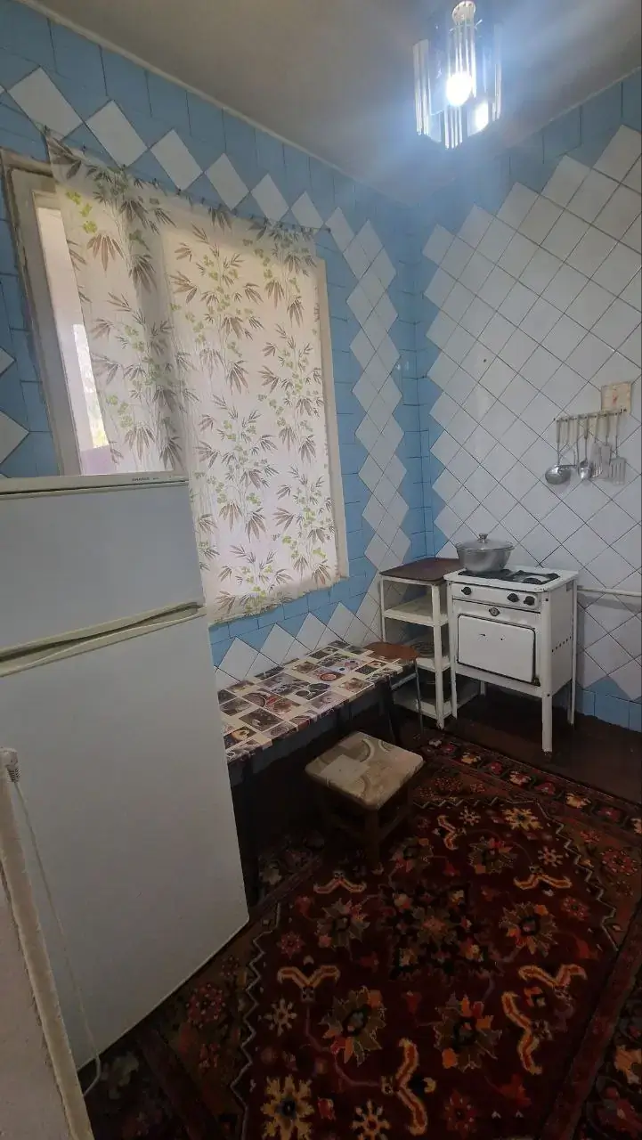 Сдается 2-комнатная квартира − 400 м²