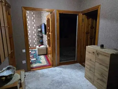 4 xonali kvartira sotiladi − 80 m²