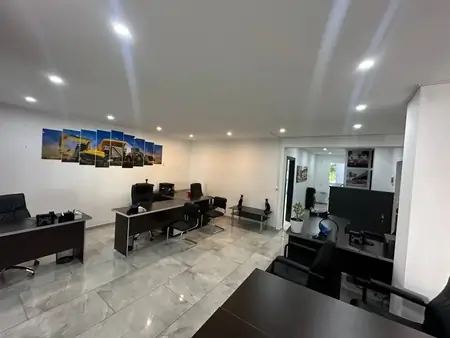 Ofis − 100 m², 1/4 qavat