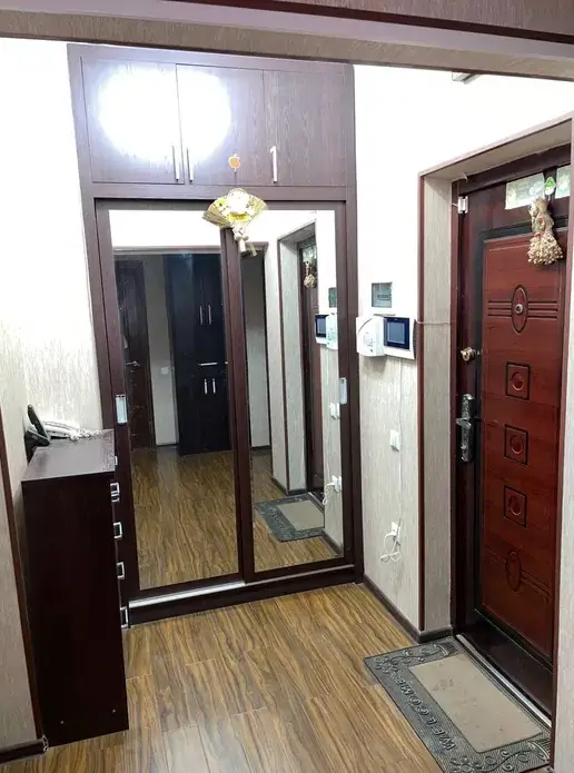 3 xonali kvartira sotiladi − 75 m²