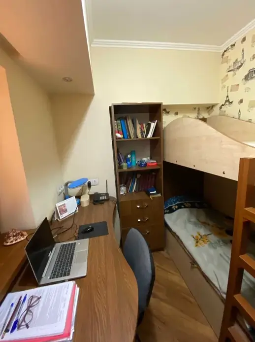 Продается Более 5-комнатная квартира − 120 м²