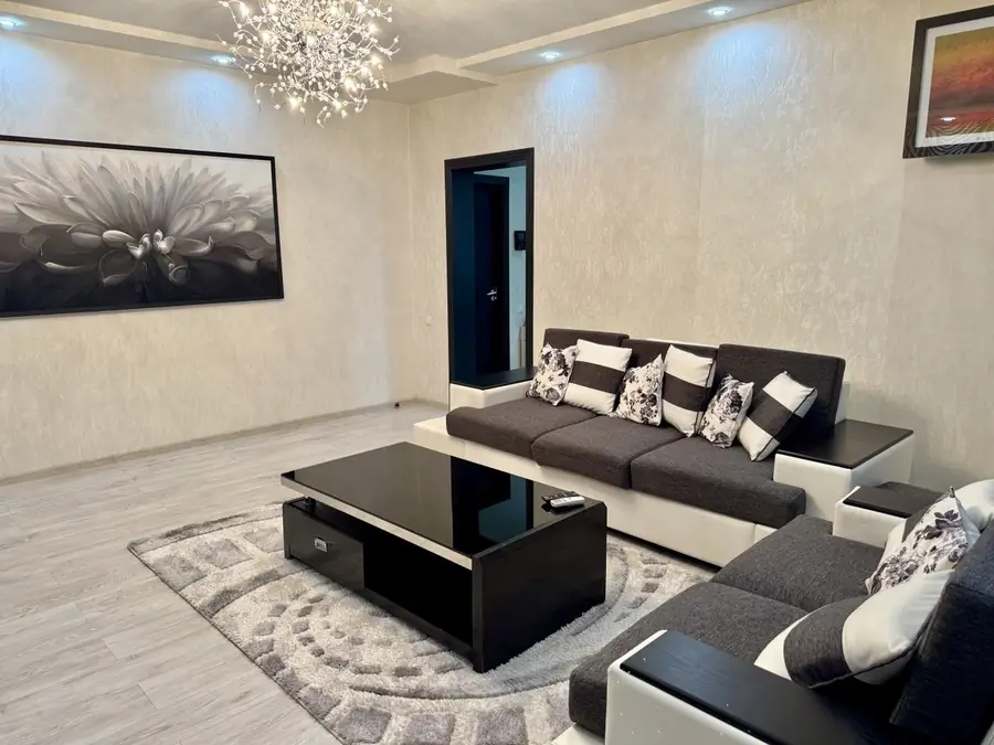 Сдается 2-комнатная квартира − 59 м²